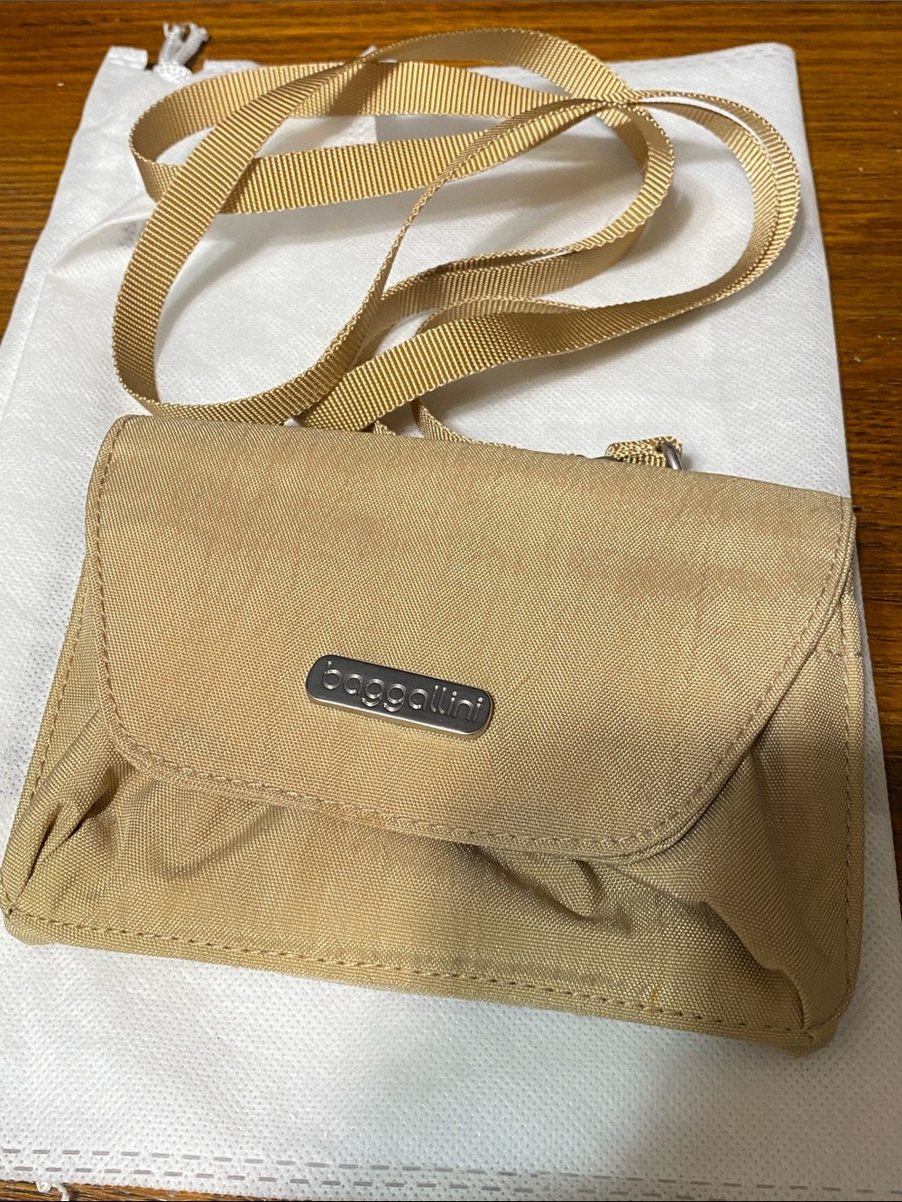 Baggallini tan beige Mini wallet Crossbody bag